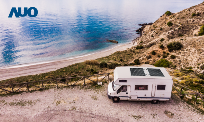 「可撓輕量化太陽光電板SunCurva」使用輕量特殊耐候型複合板取代傳統太陽能板的玻璃前板，不僅降低70%重量，每米平方僅3Kg；具有抗衝擊性能及通過電磁相容性測試，可應用於交通運輸工具，如露營車、遊艇等