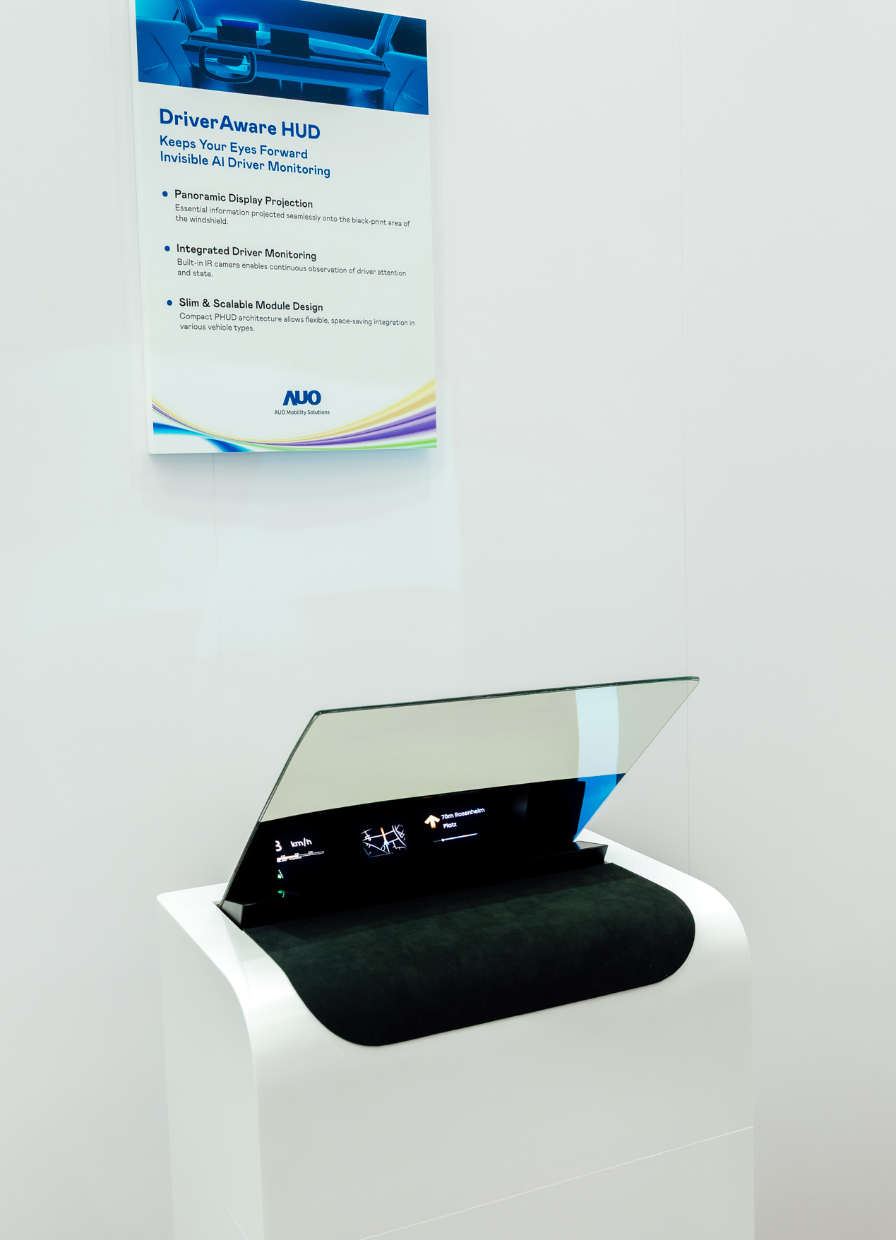 DriverAware HUD结合抬头显示器与隐藏式红外线摄影机，将车速、导航及警示讯息投影于挡风玻璃上，完美对齐驾驶目不离路的视线，同时，透过AI 监控驾驶注意力以提升安全性。